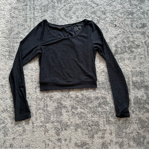 Aritzia The Constant Athletic long sleeve - Picture 1 of 3